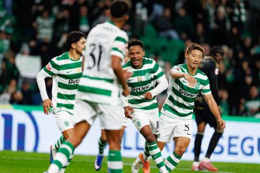 Sporcu Oyuncuları Liga Portekiz maçında CP ve Casa Pia AC takımları arasında Estadio Jose Alvalade (Maciej Rogowski / Ball Raw Images) maçında Geny Catamo 'dan gol üstüne gol atarken görüldü.)