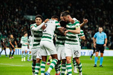 Sporcu Oyuncuları Liga Portekiz maçında CP ve Casa Pia AC takımları arasında Estadio Jose Alvalade (Maciej Rogowski / Ball Raw Images) maçında Geny Catamo 'dan gol üstüne gol atarken görüldü.)