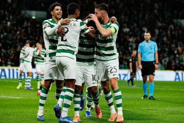 Sporcu Oyuncuları Liga Portekiz maçında CP ve Casa Pia AC takımları arasında Estadio Jose Alvalade (Maciej Rogowski / Ball Raw Images) maçında Geny Catamo 'dan gol üstüne gol atarken görüldü.)