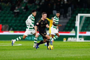 Joao Simoes ve Jeremy Livolant Liga Portekiz maçı sırasında Estadio Jose Alvalade 'deki Casa Pia AC (Maciej Rogowski / Ball Raw Images) takımları arasında görüldü.)