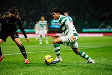 Joao Goulart ve Joao Simoes, Liga Portekiz maçı sırasında Estadio Jose Alvalade 'deki Casa Pia AC (Maciej Rogowski / Ball Raw Images) takımları arasında görüldü.)