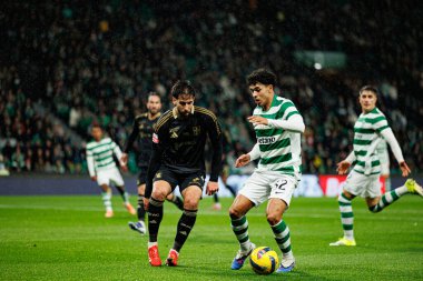 Joao Goulart ve Joao Simoes, Liga Portekiz maçı sırasında Estadio Jose Alvalade 'deki Casa Pia AC (Maciej Rogowski / Ball Raw Images) takımları arasında görüldü.)