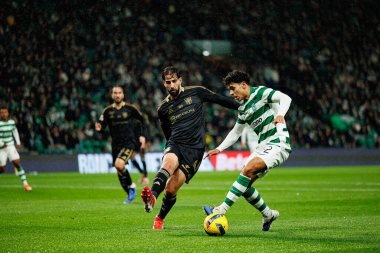 Joao Goulart ve Joao Simoes, Liga Portekiz maçı sırasında Estadio Jose Alvalade 'deki Casa Pia AC (Maciej Rogowski / Ball Raw Images) takımları arasında görüldü.)