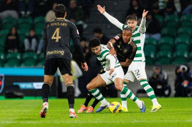 Cassiano, Ivan Fresneda ve Joao Simoes Liga Portekiz maçı sırasında Estadio Jose Alvalade 'deki Casa Pia AC (Maciej Rogowski / Ball Raw Images) takımları arasında görüldü.)