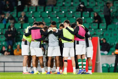 Sportif CP oyuncuları Liga Portekiz maçı sırasında Estadio Jose Alvalade 'deki Casa Pia AC (Maciej Rogowski / Ball Raw Images) takımları arasında görüldü.)