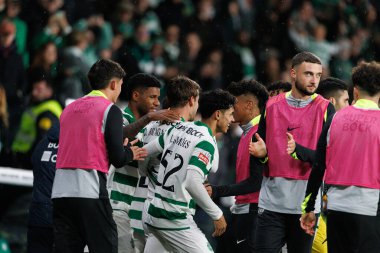 Daniel Braganca, Liga Portekiz maçında attığı gol sonrasında Estadio Jose Alvalade 'deki Casa Pia AC (Maciej Rogowski / Ball Raw Images) takımları arasında bir kutlama yaparken görüldü.)