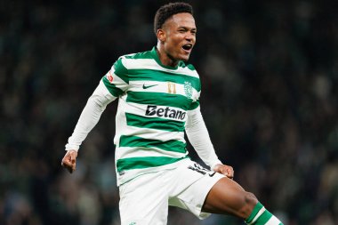 Cin Catamo, Liga Portekiz maçında attığı gol sonrasında Estadio Jose Alvalade 'deki Casa Pia AC (Maciej Rogowski / Ball Raw Images) takımları arasında kutlama yaparken görüldü.)