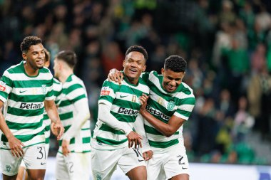 Geny Catamo ve Matheus Reis, Liga Portekiz maçında Estadio Jose Alvalade 'deki Casa Pia AC (Maciej Rogowski / Ball Raw Images) takımları arasında gol üstüne gol atarken görüldü.)