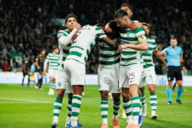 Sporcu Oyuncuları Liga Portekiz maçında CP ve Casa Pia AC takımları arasında Estadio Jose Alvalade (Maciej Rogowski / Ball Raw Images) maçında Geny Catamo 'dan gol üstüne gol atarken görüldü.)