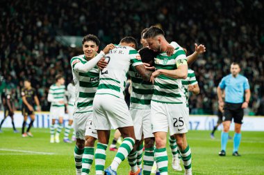 Sporcu Oyuncuları Liga Portekiz maçında CP ve Casa Pia AC takımları arasında Estadio Jose Alvalade (Maciej Rogowski / Ball Raw Images) maçında Geny Catamo 'dan gol üstüne gol atarken görüldü.)