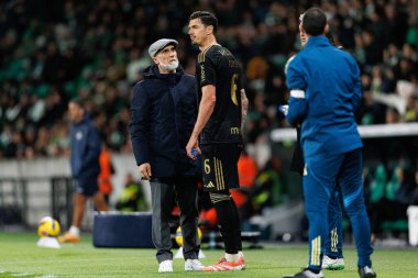Alvaro Pacheco ve Jose Fonte, Liga Portekiz maçı sırasında Estadio Jose Alvalade 'deki Casa Pia AC (Maciej Rogowski / Ball Raw Images) takımları arasında görüldü.)