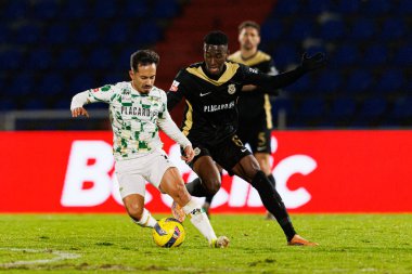Alan de Souza Guimaraes ve Davy Gui, Liga Portekiz maçı sırasında FC Alverca ve Moreirense FC (Maciej Rogowski / Ball Raw Images) takımları arasında görüldü.)