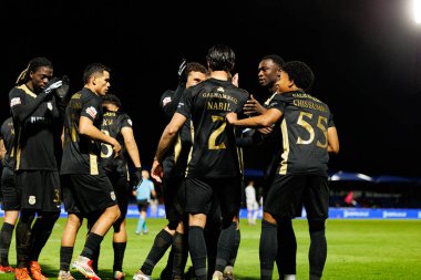 Alverca oyuncuları Liga Portekiz maçında FC Alverca ve Moreirense FC (Maciej Rogowski / Ball Raw Images) takımları arasında Nabil Touaizi 'den gol üstüne gol atarken görüldü.)