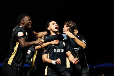 Sabit Abdulai, Nabil Touaizi ve Sergi Gomez, FC Alverca ve Moreirense FC (Maciej Rogowski / Ball Raw Images) takımları arasında oynanan Liga Portekiz maçında gol attıktan sonra kutlama yaparken görüldü.)