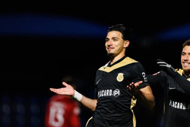 Nabil Touaizi, FC Alverca ve Moreirense FC (Maciej Rogowski / Ball Raw Images) takımları arasında oynanan Liga Portekiz maçında gol attıktan sonra kutlama yaparken görülüyor.)