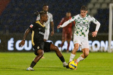 Lincoln ve Alvaro Martinez, Liga Portekiz maçı sırasında FC Alverca ve Moreirense FC (Maciej Rogowski / Ball Raw Images) takımları arasında görüldü.)