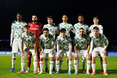 FC Alverca ve Moreirense FC (Maciej Rogowski / Ball Raw Images) takımları arasında oynanan Liga Portekiz maçı sırasında Moreirense takımının fotoğrafı)