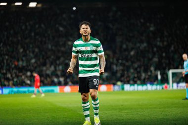 Luis Suarez, UEFA Şampiyonlar Ligi maçında Estadio Jose Alvalade 'de (Maciej Rogowski / Ball Raw Images) Sporting CP ve Paris Saint-Germain takımları arasında gol üstüne gol atarken görüldü.)