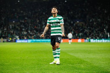 Luis Suarez, UEFA Şampiyonlar Ligi maçında Estadio Jose Alvalade 'de (Maciej Rogowski / Ball Raw Images) Sporting CP ve Paris Saint-Germain takımları arasında gol üstüne gol atarken görüldü.)