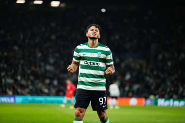 Luis Suarez, UEFA Şampiyonlar Ligi maçında Estadio Jose Alvalade 'de (Maciej Rogowski / Ball Raw Images) Sporting CP ve Paris Saint-Germain takımları arasında gol üstüne gol atarken görüldü.)