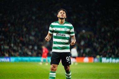 Luis Suarez, UEFA Şampiyonlar Ligi maçında Estadio Jose Alvalade 'de (Maciej Rogowski / Ball Raw Images) Sporting CP ve Paris Saint-Germain takımları arasında gol üstüne gol atarken görüldü.)