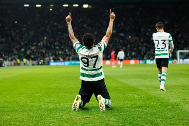 Luis Suarez, UEFA Şampiyonlar Ligi maçında Estadio Jose Alvalade 'de (Maciej Rogowski / Ball Raw Images) Sporting CP ve Paris Saint-Germain takımları arasında gol üstüne gol atarken görüldü.)