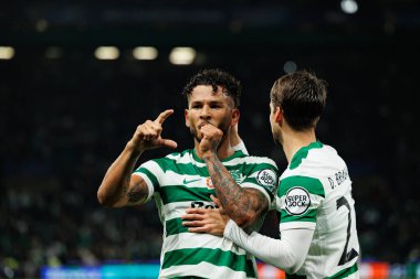 Luis Suarez ve Daniel Braganca, Estadio Jose Alvalade 'deki (Maciej Rogowski / Ball Raw Images) Sporting CP ve Paris Saint-Germain takımları arasındaki UEFA Şampiyonlar Ligi maçında gol üstüne gol atarken görüldü.)