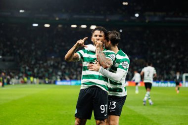 Luis Suarez ve Daniel Braganca, Estadio Jose Alvalade 'deki (Maciej Rogowski / Ball Raw Images) Sporting CP ve Paris Saint-Germain takımları arasındaki UEFA Şampiyonlar Ligi maçında gol üstüne gol atarken görüldü.)