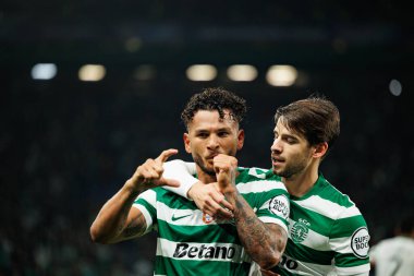 Luis Suarez ve Daniel Braganca, Estadio Jose Alvalade 'deki (Maciej Rogowski / Ball Raw Images) Sporting CP ve Paris Saint-Germain takımları arasındaki UEFA Şampiyonlar Ligi maçında gol üstüne gol atarken görüldü.)
