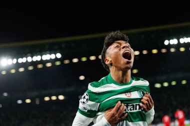 Alisson Santos, UEFA Şampiyonlar Ligi maçında Estadio Jose Alvalade 'de (Maciej Rogowski / Ball Raw Images) Sporting CP ve Paris Saint-Germain takımları arasında gol üstüne gol atarken görüldü.)