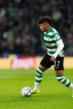 Alisson Santos, UEFA Şampiyonlar Ligi maçında Estadio Jose Alvalade 'de (Maciej Rogowski / Ball Raw Images) Sporting CP ve Paris Saint-Germain takımları arasında görüldü.)