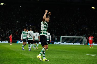 Luis Suarez, UEFA Şampiyonlar Ligi maçında Estadio Jose Alvalade 'de (Maciej Rogowski / Ball Raw Images) Sporting CP ve Paris Saint-Germain takımları arasında gol üstüne gol atarken görüldü.)
