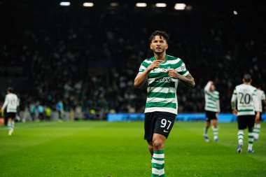 Luis Suarez, UEFA Şampiyonlar Ligi maçında Estadio Jose Alvalade 'de (Maciej Rogowski / Ball Raw Images) Sporting CP ve Paris Saint-Germain takımları arasında gol üstüne gol atarken görüldü.)