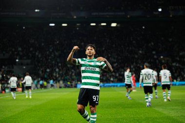 Luis Suarez, UEFA Şampiyonlar Ligi maçında Estadio Jose Alvalade 'de (Maciej Rogowski / Ball Raw Images) Sporting CP ve Paris Saint-Germain takımları arasında gol üstüne gol atarken görüldü.)