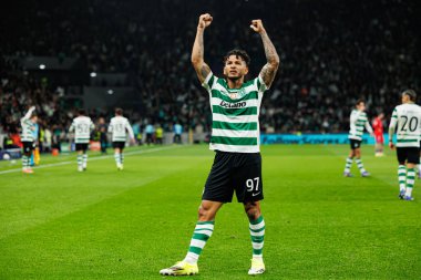 Luis Suarez, UEFA Şampiyonlar Ligi maçında Estadio Jose Alvalade 'de (Maciej Rogowski / Ball Raw Images) Sporting CP ve Paris Saint-Germain takımları arasında gol üstüne gol atarken görüldü.)