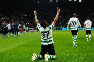 Luis Suarez, UEFA Şampiyonlar Ligi maçında Estadio Jose Alvalade 'de (Maciej Rogowski / Ball Raw Images) Sporting CP ve Paris Saint-Germain takımları arasında gol üstüne gol atarken görüldü.)
