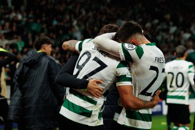 Sporcu Oyuncuları, Estadio Jose Alvalade 'deki (Maciej Rogowski / Ball Raw Images) Sporting CP ve Paris Saint-Germain takımları arasında oynanan UEFA Şampiyonlar Ligi maçında gol üstüne gol atarken görüldü.)