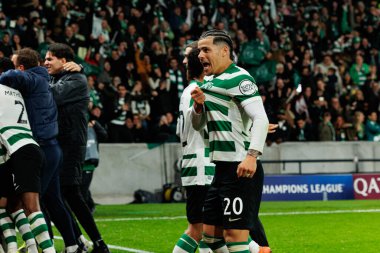 Maximiliano Araujo UEFA Şampiyonlar Ligi maçında Estadio Jose Alvalade 'de (Maciej Rogowski / Ball Raw Images) Sporting CP ve Paris Saint-Germain takımları arasında görüldü.)