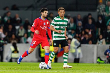 Warren Zaire-Emery ve Hidemasa Morita, UEFA Şampiyonlar Ligi maçında Estadio Jose Alvalade 'de (Maciej Rogowski / Ball Raw Images) Sporting CP ve Paris Saint-Germain takımları arasında görüldü.)