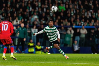 UEFA Şampiyonlar Ligi maçında Estadio Jose Alvalade 'de (Maciej Rogowski / Ball Raw Images) Sporting CP ve Paris Saint-Germain takımları arasında görülen Geny Catamo)