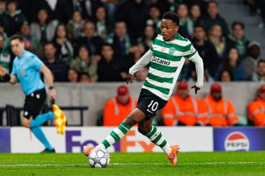 UEFA Şampiyonlar Ligi maçında Estadio Jose Alvalade 'de (Maciej Rogowski / Ball Raw Images) Sporting CP ve Paris Saint-Germain takımları arasında görülen Geny Catamo)