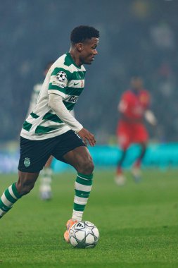 UEFA Şampiyonlar Ligi maçında Estadio Jose Alvalade 'de (Maciej Rogowski / Ball Raw Images) Sporting CP ve Paris Saint-Germain takımları arasında görülen Geny Catamo)