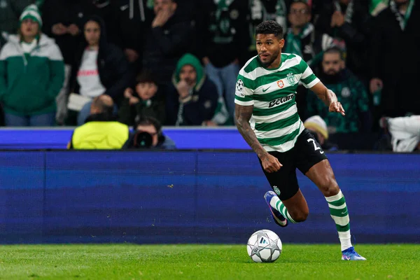 Matheus Reis UEFA Şampiyonlar Ligi maçında Estadio Jose Alvalade 'de (Maciej Rogowski / Ball Raw Images) Sporting CP ve Paris Saint-Germain takımları arasında görüldü.)