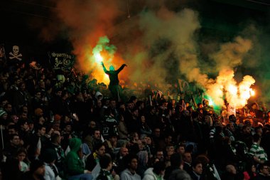 Estadio Jose Alvalade (Maciej Rogowski / Ball Raw Images) takımları arasında oynanan UEFA Şampiyonlar Ligi maçında Sportif taraftarlar görülüyor.)