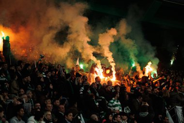 Estadio Jose Alvalade (Maciej Rogowski / Ball Raw Images) takımları arasında oynanan UEFA Şampiyonlar Ligi maçında Sportif taraftarlar görülüyor.)