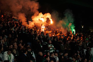 Estadio Jose Alvalade (Maciej Rogowski / Ball Raw Images) takımları arasında oynanan UEFA Şampiyonlar Ligi maçında Sportif taraftarlar görülüyor.)