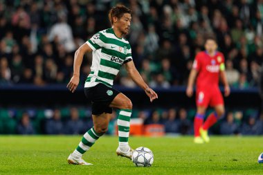 Hidemasa Morita, UEFA Şampiyonlar Ligi maçında Estadio Jose Alvalade 'de (Maciej Rogowski / Ball Raw Images) Sporting CP ve Paris Saint-Germain takımları arasında görüldü.)