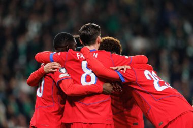 PSG 'nin oyuncuları UEFA Şampiyonlar Ligi maçında Estadio Jose Alvalade' de (Maciej Rogowski / Ball Raw Images) Sporting CP ve Paris Saint-Germain takımları arasında gol üstüne gol atarken görüldü.)