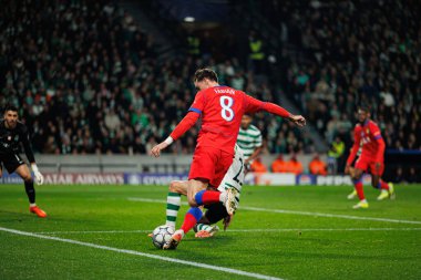 UEFA Şampiyonlar Ligi maçında Estadio Jose Alvalade 'de (Maciej Rogowski / Ball Raw Images) Sporting CP ve Paris Saint-Germain takımları arasında görülen Fabian Ruiz)