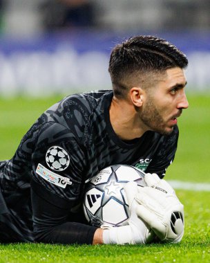 Rui Silva UEFA Şampiyonlar Ligi maçında Estadio Jose Alvalade 'de (Maciej Rogowski / Ball Raw Images) Sporting CP ve Paris Saint-Germain takımları arasında görüldü.)